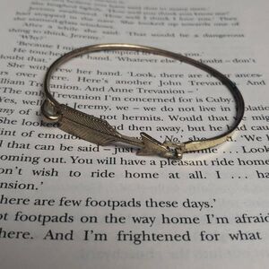 Golden Arrow Bangle Bracelet‎